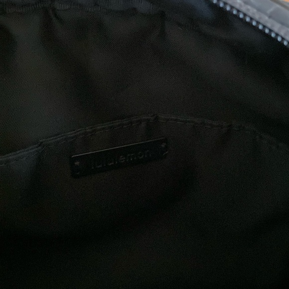 ❤️ Lululemon Quilted Embrace Crossbody Bag Black - Picture 2 of 10